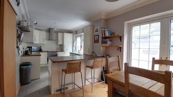 House, Multiple Beds | Private kitchen | Fridge, microwave, oven, stovetop