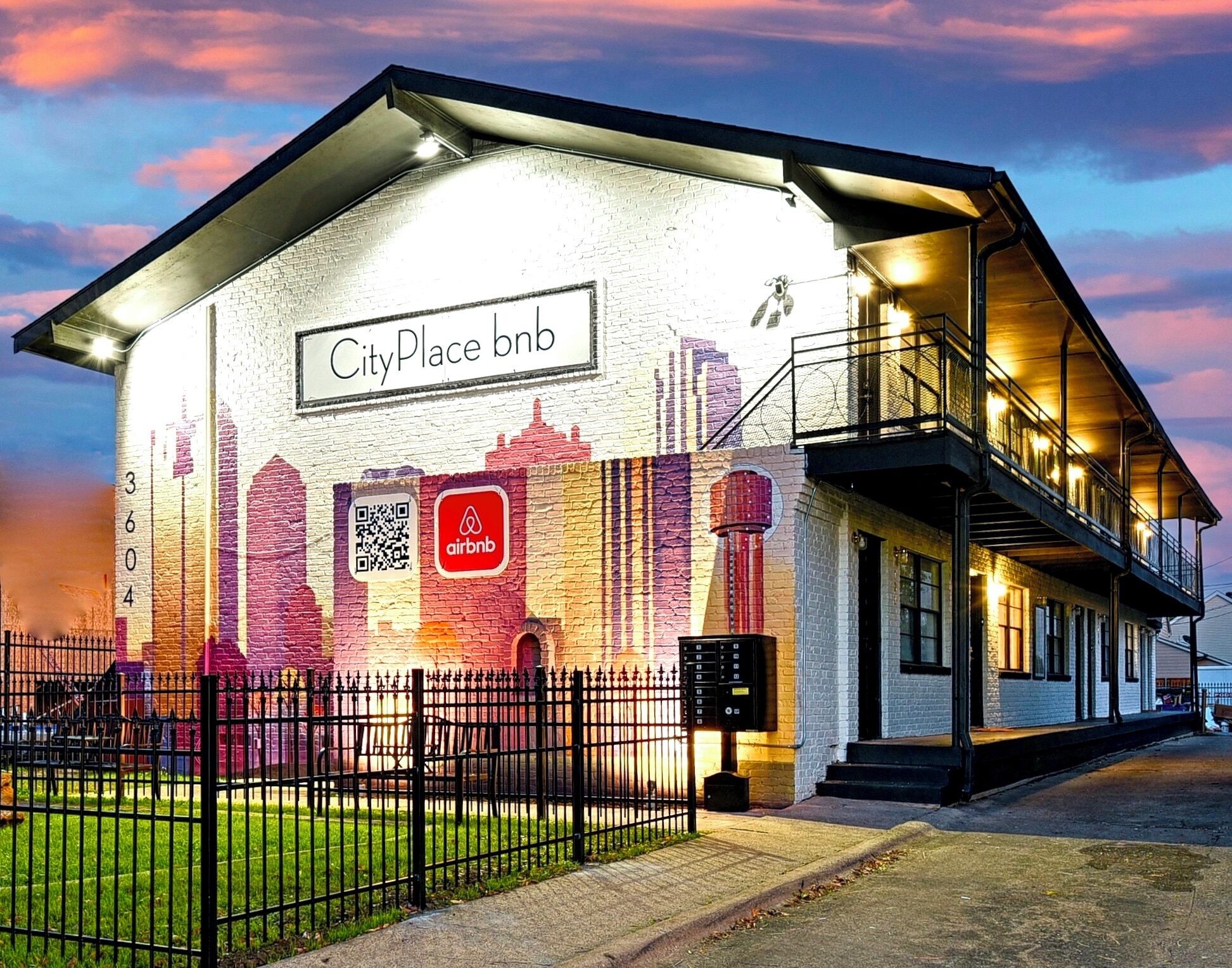 CityPlace bnb- King Apt Prime Location w Dog Park