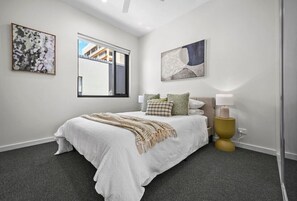 2 bedrooms, desk, iron/ironing board, travel cot - Jolly Jubilant Jubilee - New 2 Bed Apt (Port Adelaide)