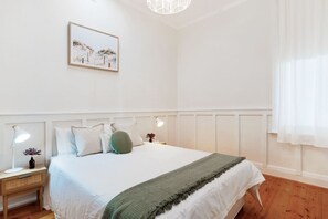 3 habitaciones, tabla de planchar con plancha, cuna de viaje y wifi 