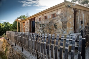 Exterior - The True Heart of Uraidla Studio (Uraidla)