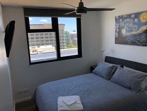 2 chambres, fer et planche à repasser, Wi-Fi, draps fournis