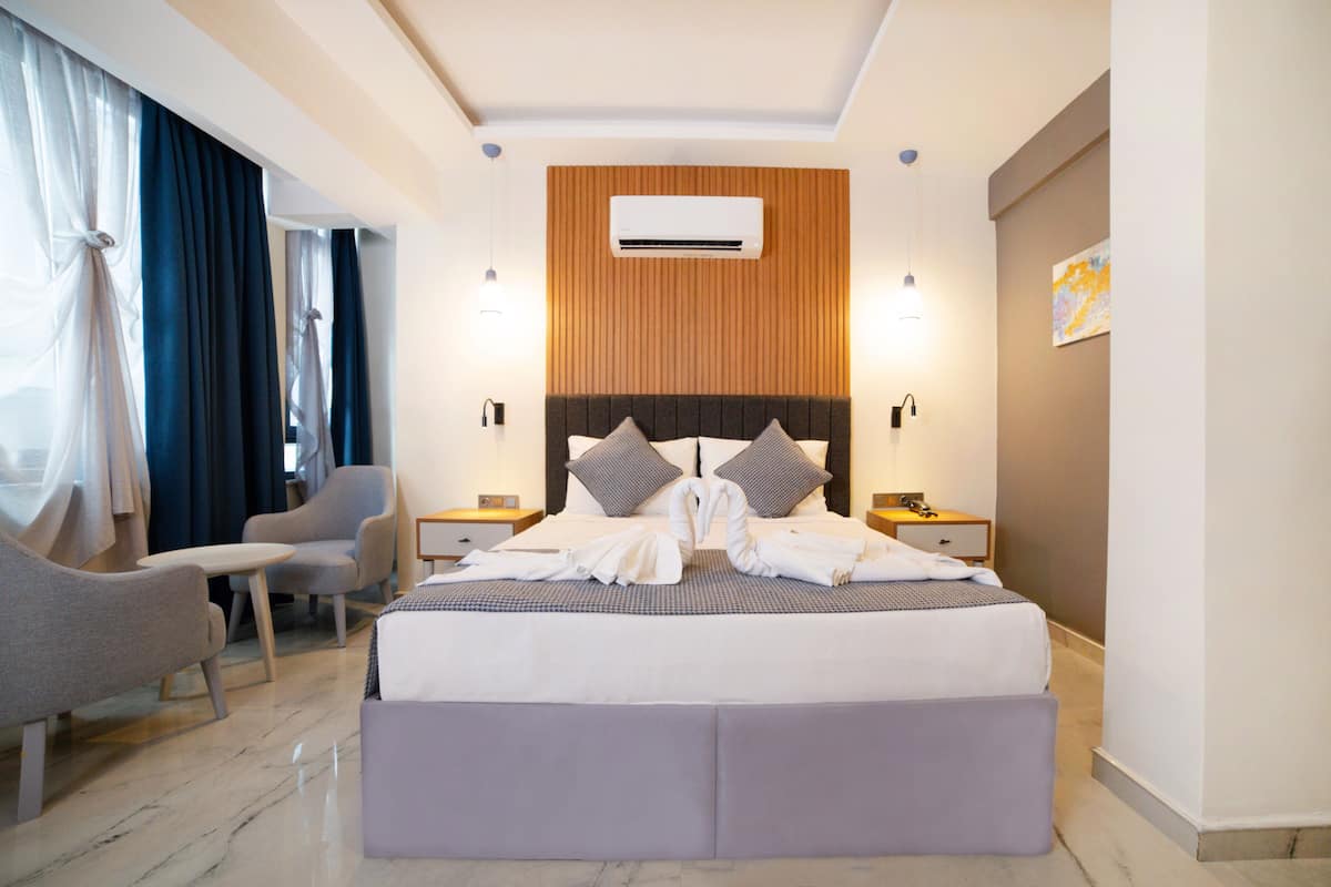 2 chambres, ameublement personnalisé, bureau