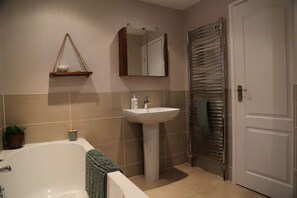 Shower - Maen Lay - holiday home with sea views (Gorran Haven)