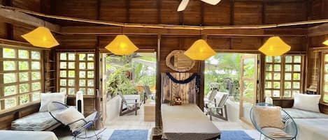 3 bedrooms, in-room safe, desk, free WiFi