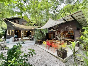 Outdoor dining - AMAZING BEACHFRONT HOUSE WITH INCREDIBLE OCEAN VIEW AND POOL (Playa Carmen mal pais)