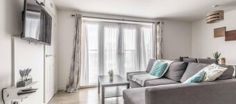 2 BDR Apartment in Slough| Parking - By Tempstay