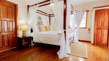 Deluxe Room | 1 bedroom, Egyptian cotton sheets, premium bedding, in-room safe