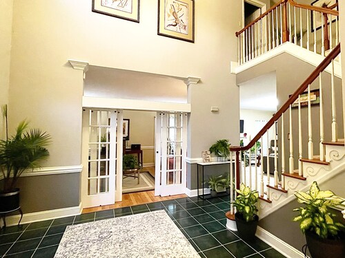 ZenCaza: Perfect Blend of Retreat and Getaway-Prime 5-Bed with Lux King Ensuite