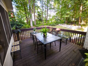 Outdoor dining - ZenCaza: Perfect Blend of Retreat and Getaway-Prime 5-Bed with Lux King Ensuite (Jamestown)