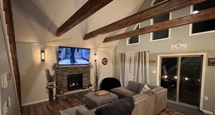 Spacious and cozy pet friendly chalet w/ hot tub & garden sauna
