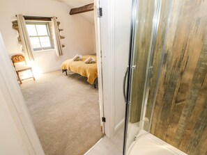 4 Schlafzimmer, individuell dekoriert, individuell eingerichtet