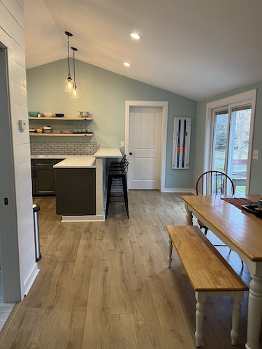 Pet Friendly home - Sleeps 6