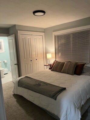 2 bedrooms, travel crib, free WiFi, bed sheets