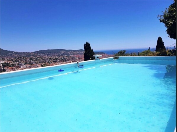 Piscine extérieure