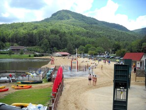 Beach nearby - New Cabin walking distance to Lake Lure Beach and minutes from Chimney Rock.  (Lake Lure)