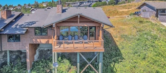 Incredible Ocean/Esturary Views, Large Covered Deck, Community Pool and Hot Tub