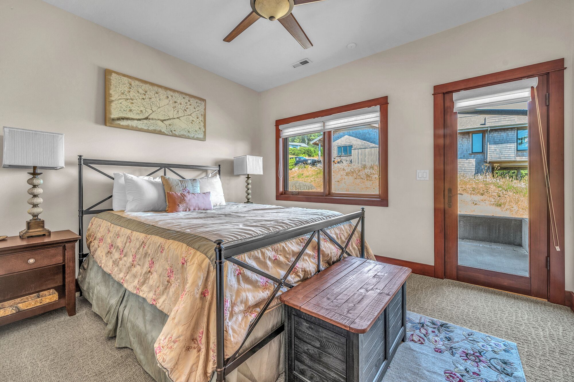 2 soverom, skrivebord, strykejern/-brett og wi-fi (inkludert)