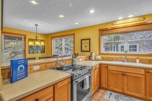 雪櫃、微波爐、焗爐、爐具