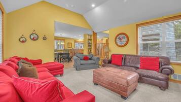 Smart TV, chimenea, videojuegos y reproductor de DVD