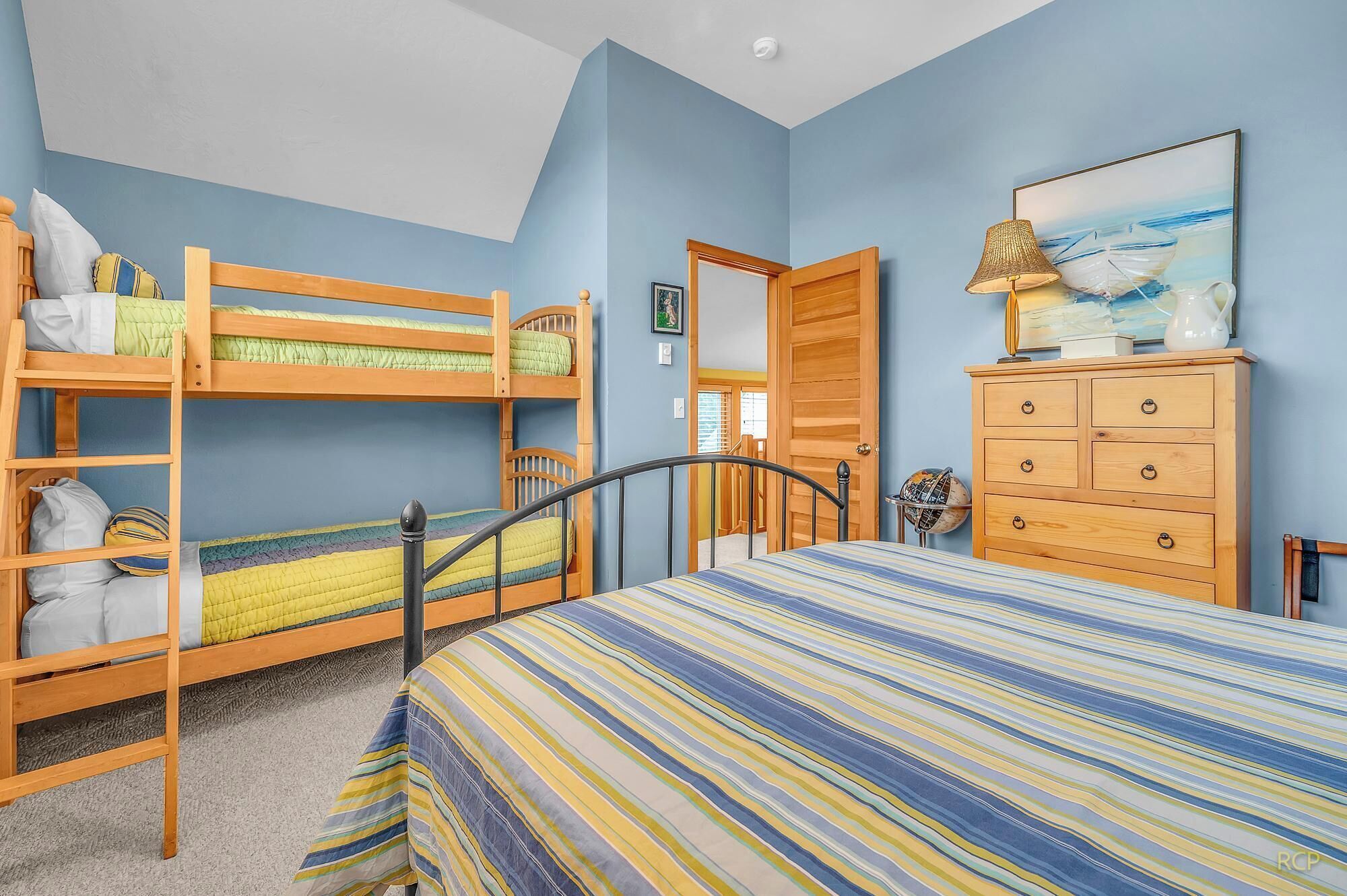 2 soverom, skrivebord, wi-fi (inkludert) og sengetøy