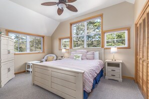 3 bedrooms, desk, iron/ironing board, free WiFi