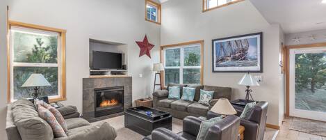 Smart TV, chimenea y reproductor de DVD