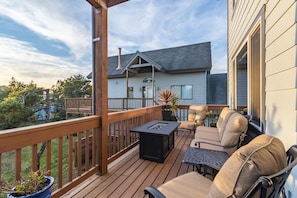 Terrace/patio - Large Spacious Hot Tub Home with Amazing Ocean Views and Beach Access Nearby (Pacific City)