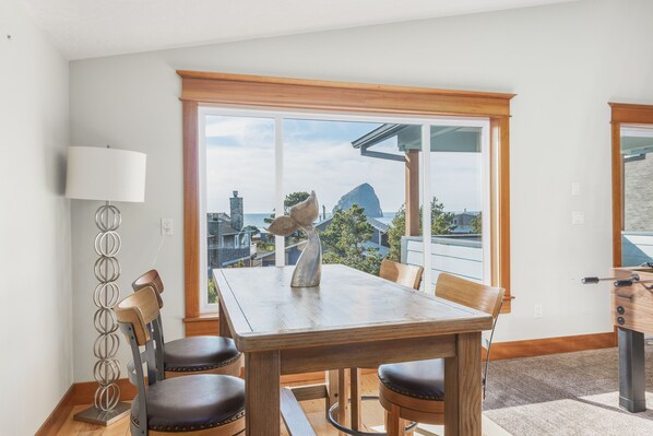 Dining - Large Spacious Hot Tub Home with Amazing Ocean Views and Beach Access Nearby (Pacific City)