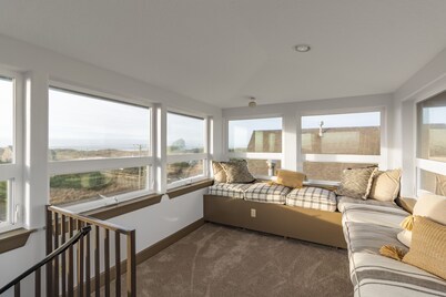 Large Dog-Friendly Home with Beautiful Ocean Views, Large Decks, and Foosball