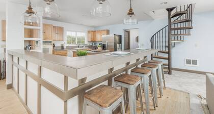 Large Dog-Friendly Home with Beautiful Ocean Views, Large Decks, and Foosball