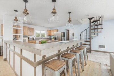 Large Dog-Friendly Home with Beautiful Ocean Views, Large Decks, and Foosball