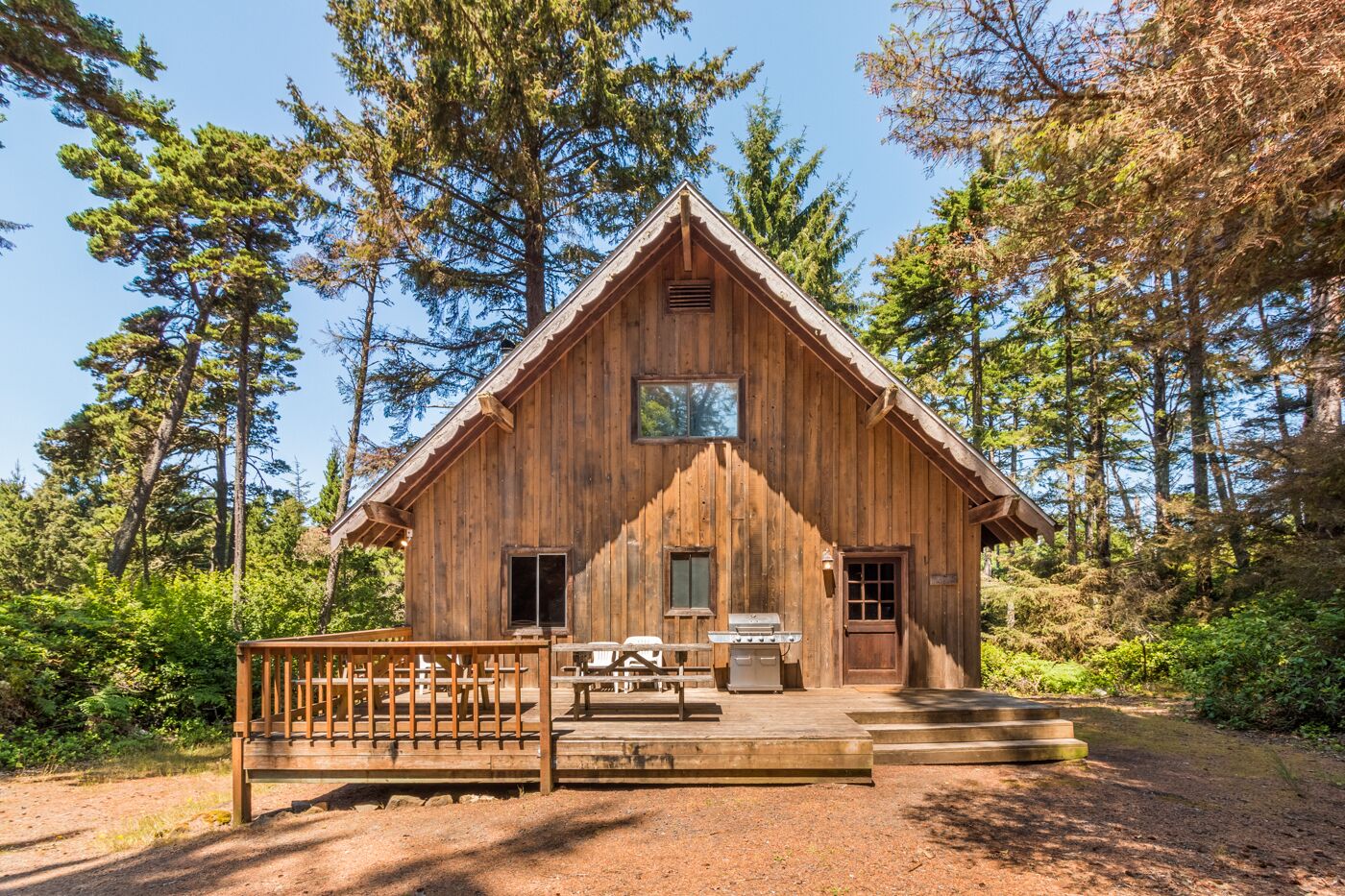 Pet Friendly Beach Cabin with Oceanviews and Beach Access Nearby