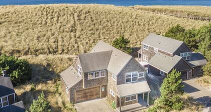 Dog Friendly Home with Immediate Beach Access, Beach Views, Deck and BBQ