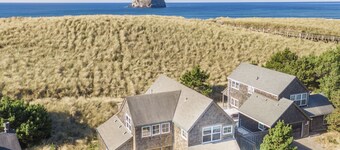Dog Friendly Home with Immediate Beach Access, Beach Views, Deck and BBQ