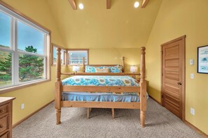 3 bedrooms, desk, iron/ironing board, free WiFi
