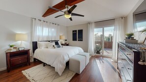 4 quartos, cofres nos quartos, escrivaninha