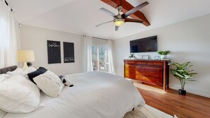 4 camere, una cassaforte in camera, una scrivania, ferro/asse da stiro