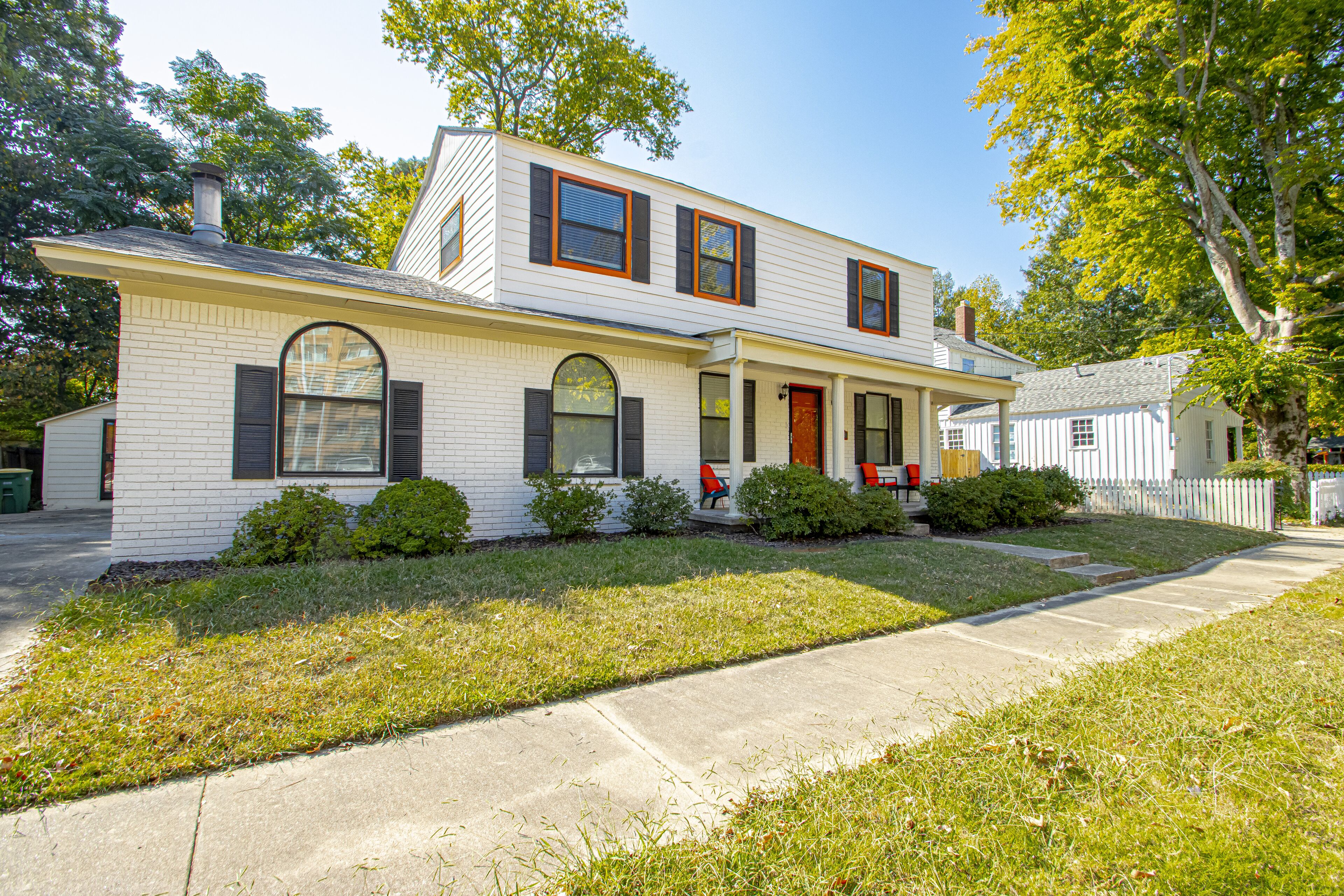 Spacious Contemporary 4 Bedroom Downtown Beauty