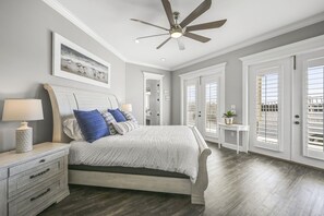 A bedroom with a bed, a nightstand, a ceiling fan, and a window with blinds. - Sea of Dreams. Remodeled Lakefront 4 Bed, Heated Pool, Golf Cart and Bikes! (Destin)