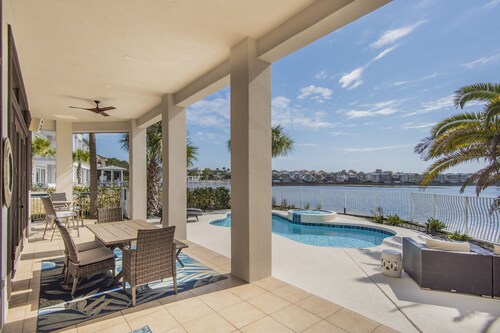 Sea of Dreams. Remodeled Lakefront 4 Bed, Heated Pool, Golf Cart and Bikes!