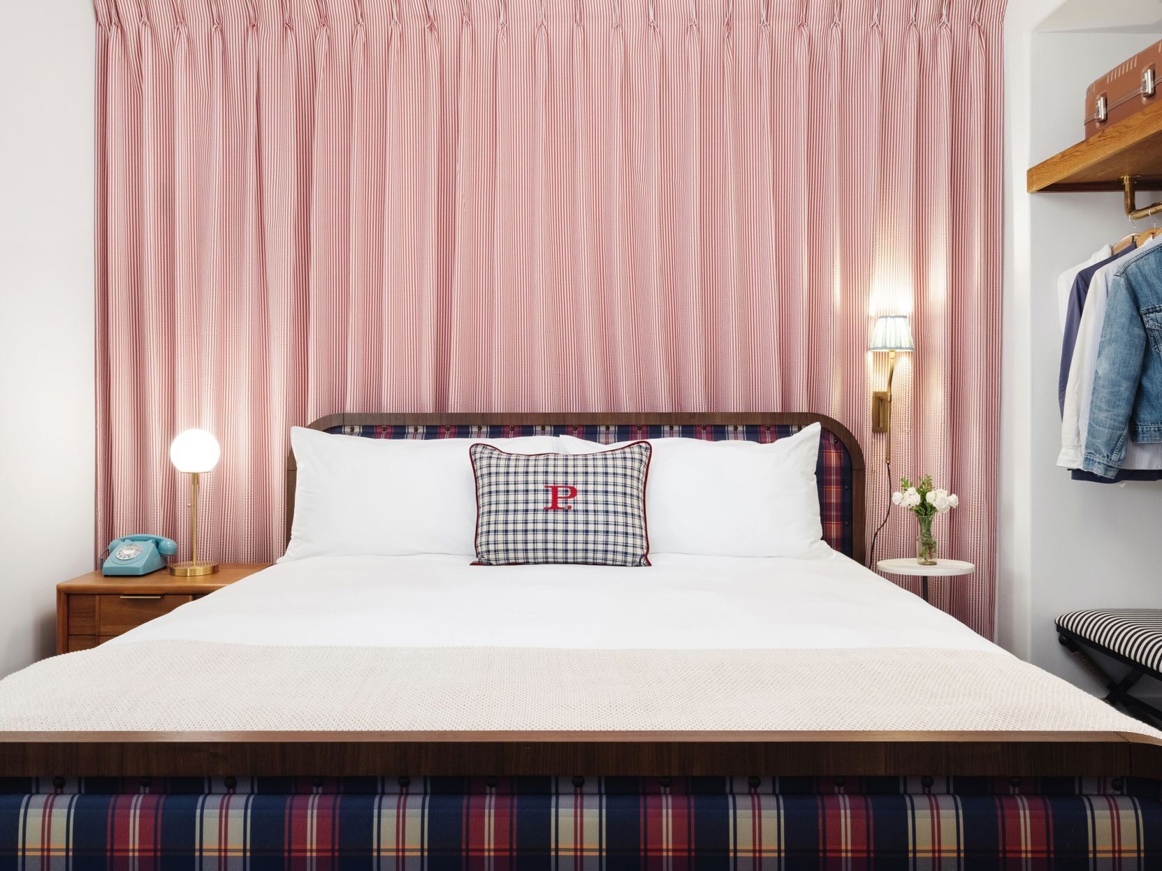 Italiaanse Frette-lakens, luxe beddengoed, een minibar