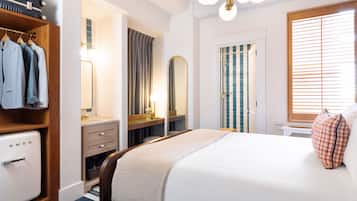 Standard Room, 1 Queen Bed (The Queen) | Frette Italian sheets, premium bedding, minibar, in-room safe