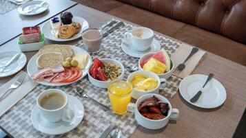 Inbegriffenes Frühstücksbuffet unter der Woche