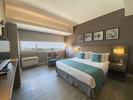 Habitación superior | Minibar, wifi gratis, ropa de cama