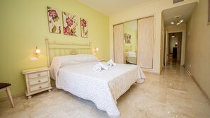 2 slaapkamers, een strijkplank/strijkijzer, gratis wifi, beddengoed