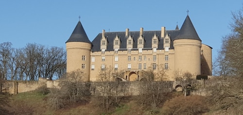 Stylish house in quaint chateau town sleeps 10/12