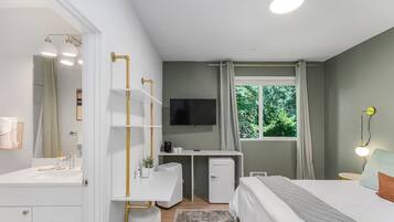 Classic Room | Bathroom | Combined shower/tub