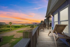 Terrace/patio - Holiday Special! Views! Beachside, HotTub, Arcade, FirePit, Pets, Family Retreat (Galveston)