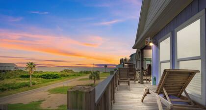 Summer Special! Views! Beachside, Hot Tub, Arcade, FirePit, Pets, Family Retreat